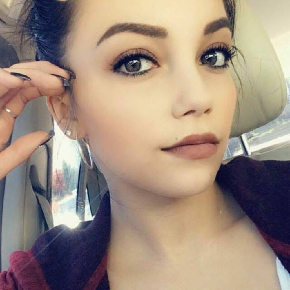 Meet your Posher, Kayla